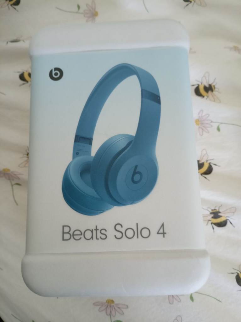 Beats Solo 4 Wireless Headphones – Brand New and Sealed