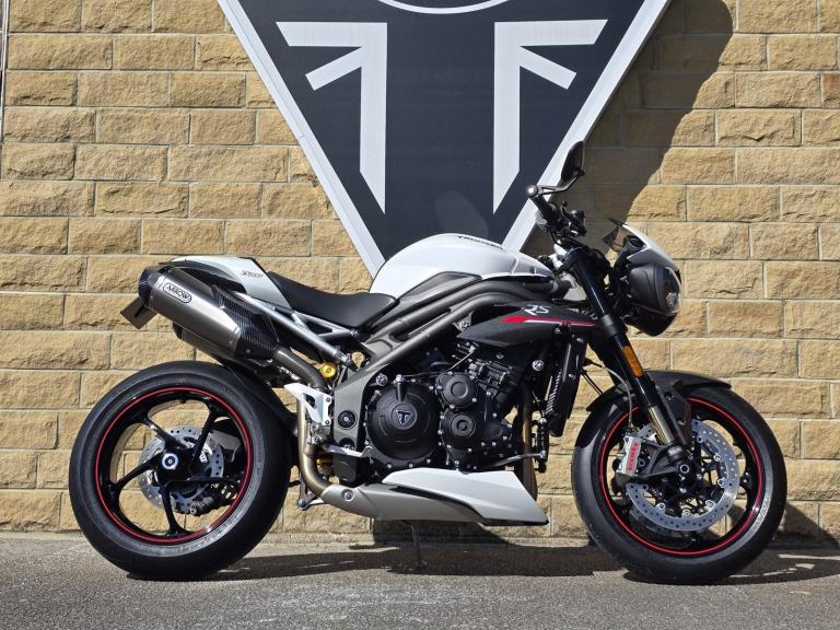 2018 Triumph speed Triple 1050 RS - Arrow silencers - Heated grips Low mileage