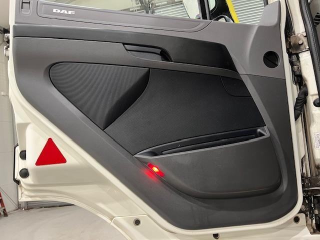 DAF 460 6x2 Sleeper Cab Tractor Unit