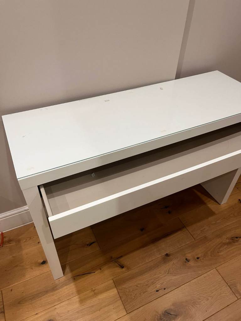 Vanity Table for FREE - SW15 2DX | in Putney, London | Gumtree