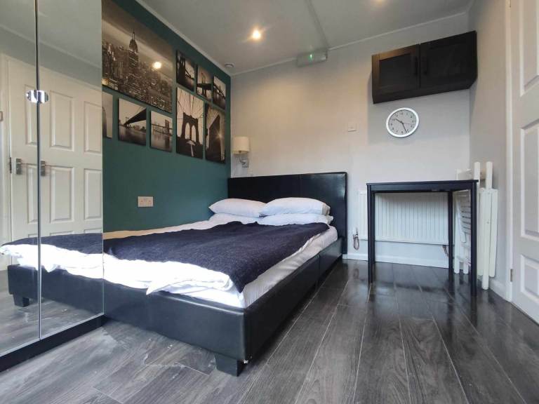 Apartment with private entrance and bathroom for rent