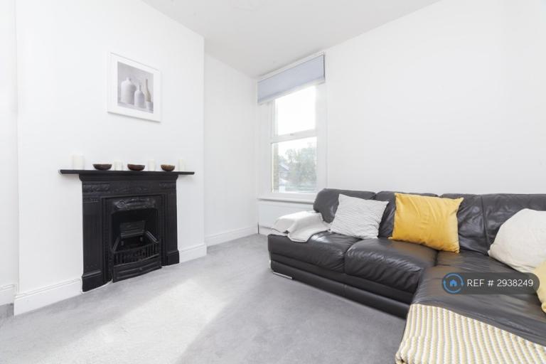 4 bedroom flat in Clarendon Road, London, SW19 (4 bed) (#2938249)