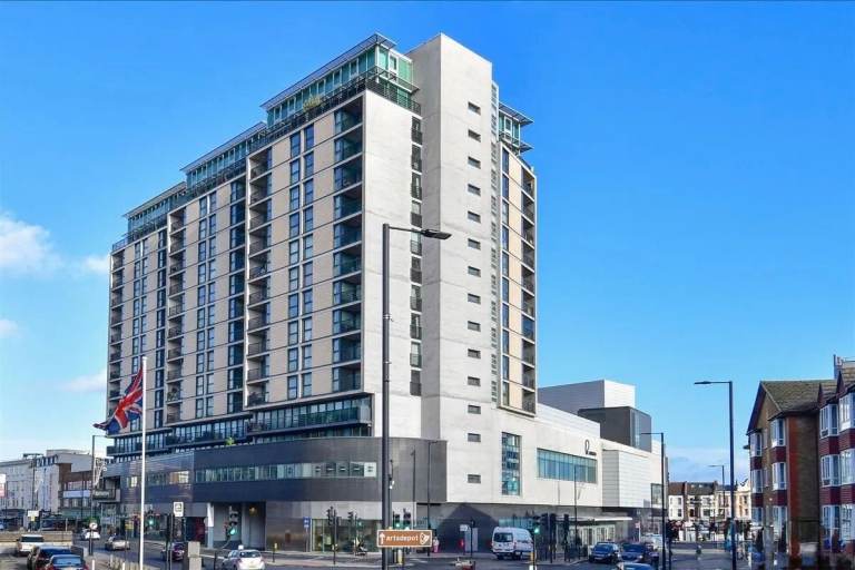 ✨ Luxury 2 Bed / 2 Bath – North West London (N12) – Company Lets Welcome