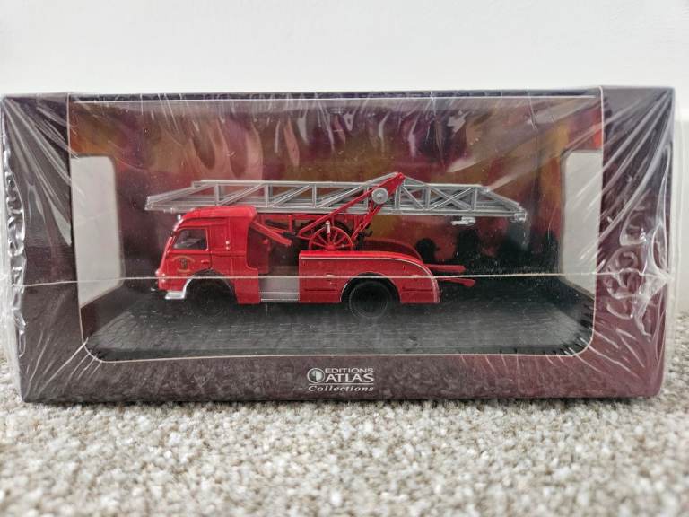 Renault Galion T2 fire truck collectible (Editions Atlas)