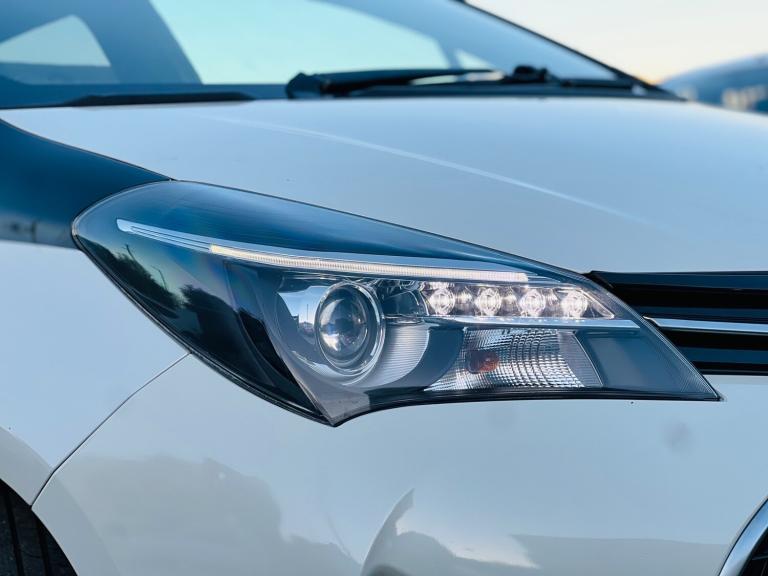 2016 Toyota Yaris 1.33 VVT-i Design 5dr HATCHBACK Petrol Manual