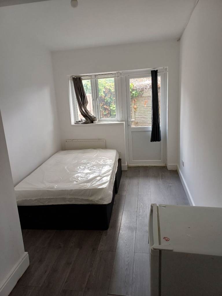 DSS ACCEPTED - Studio Flat Available in North Circular Road, London, Brent, NW2