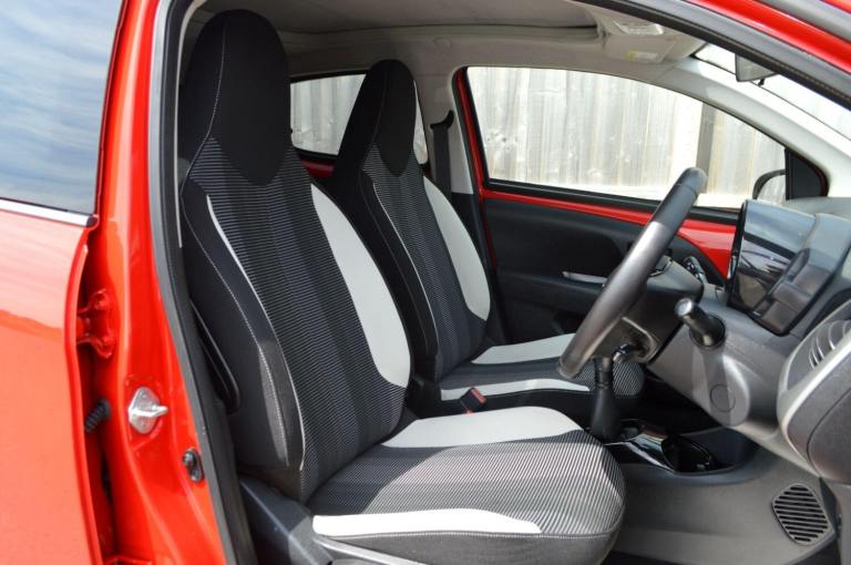 2017 Peugeot 108 1.2 PureTech Allure Top! Euro 6 5dr HATCHBACK Petrol Manual