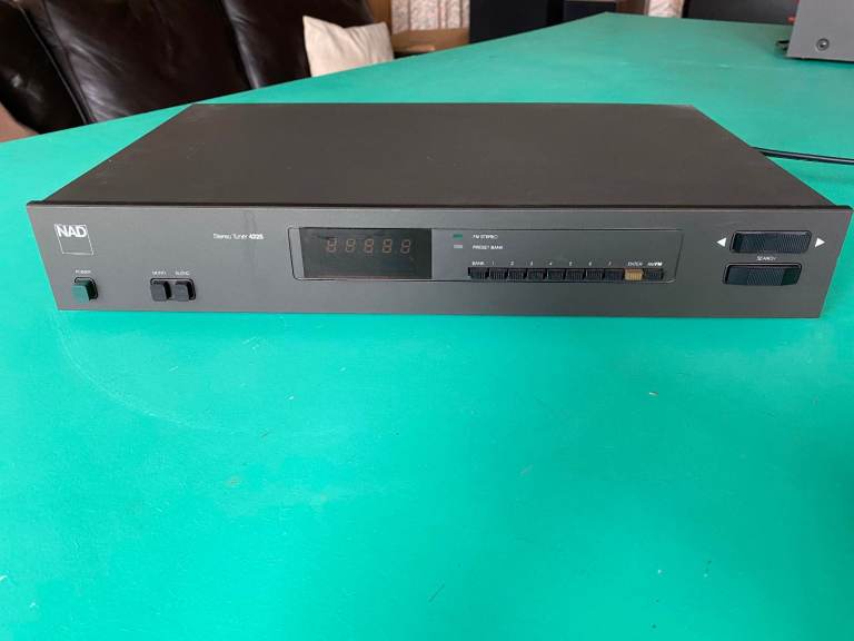 NAD 4225 AM/FM Stereo Tuner - HiFi Separate