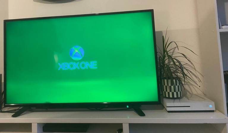 Xbox 1 s console with 1 controller 