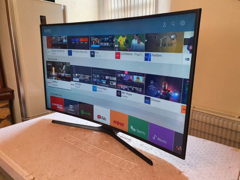 SAMSUNG 49-INCH Curved Super Smart 4K HDR LED TV-49MU6220,Built-in Wifi, Freeview HD,Great Condition