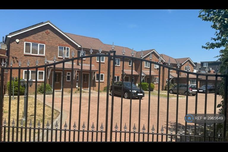 3 bedroom house in Dalebury Place, Hounslow, TW5 (3 bed) (#2965649)