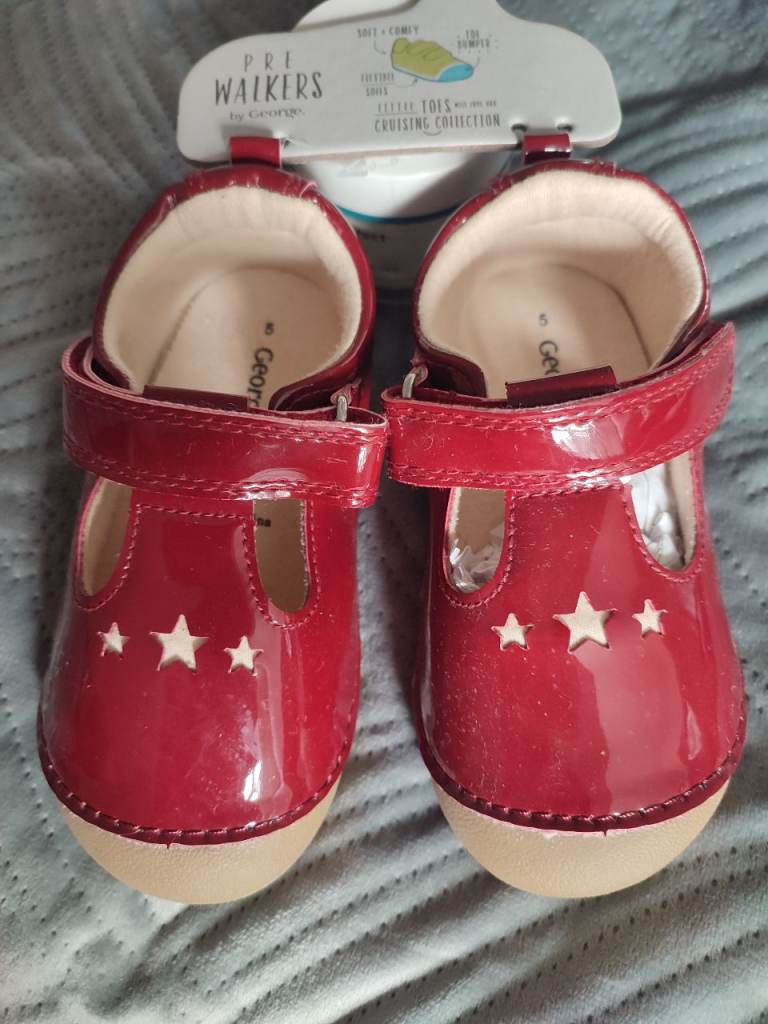 New George WALKERS Baby Shoes – Red Patent, Star Detail