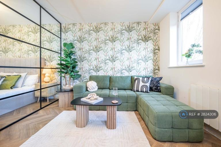 1 bedroom flat in Prospect Quarter, Swindon, SN1 (1 bed) (#2824306)