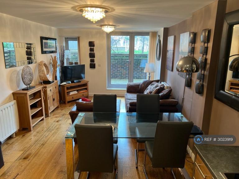 1 bedroom flat in Cross St, Portsmouth, PO1 (1 bed) (#3023919)