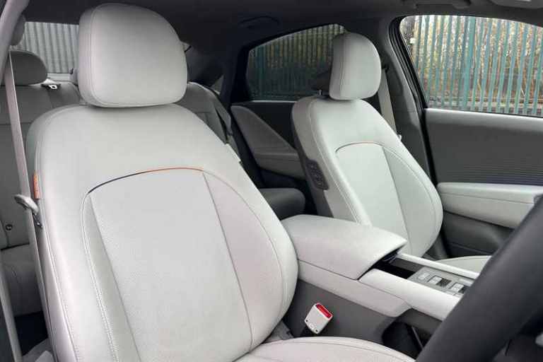 2025 Hyundai IONIQ 6 77.4kWh Ultimate Saloon 4dr Electric Auto (228 ps) Saloon Electric Automatic