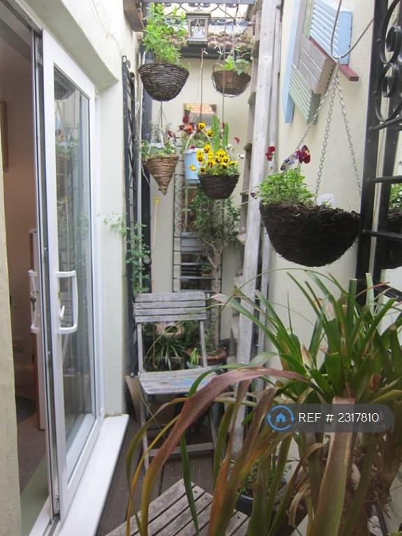 2 bedroom house in Fairland Road, Stratford, E15 (2 bed) (#2317810)