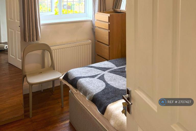 5 bedroom house in Bevendean Crescent, Brighton, BN2 (5 bed) (#2707427)