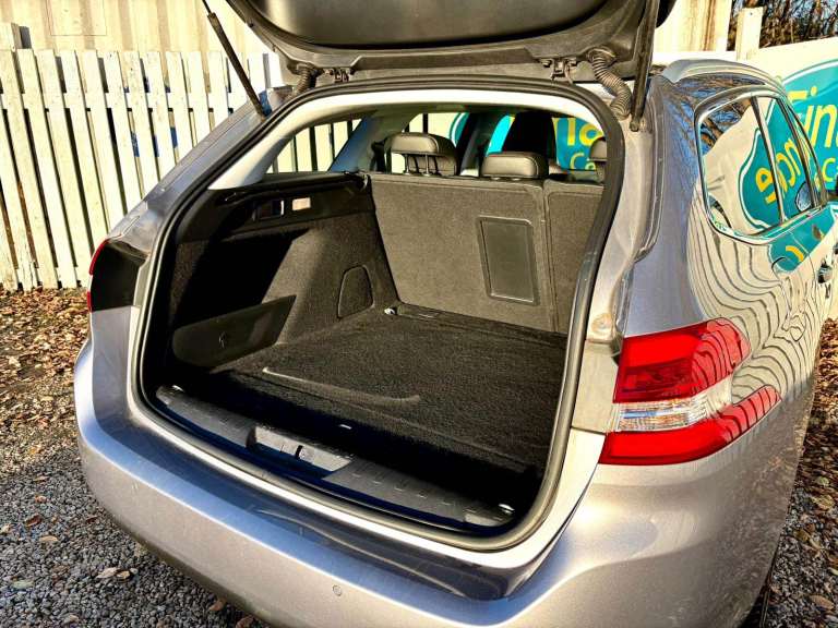 CAN'T GET CREDIT? CALL US! Peugeot 308 SW 1.2 PureTech Tech Edition - £199 DEPOSIT, £66 PER WEEK 