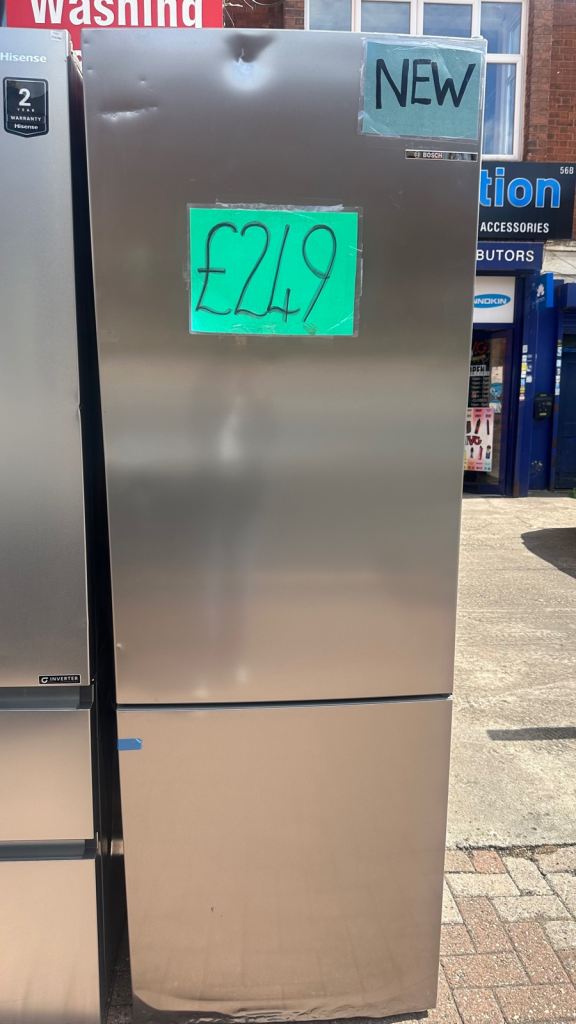 NEW/GRADED SILVER BOSCH FRIDGE FREEZER 