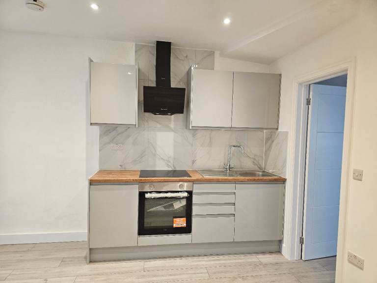 2 Bed Flat, Hoe St, E17