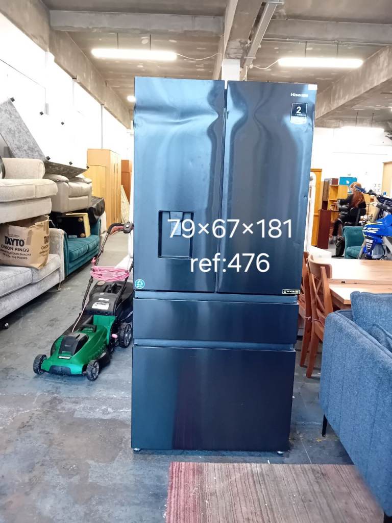 Brand new Hisense fridge freezer with water dispenser non plumbing, Ref:476 please see photo