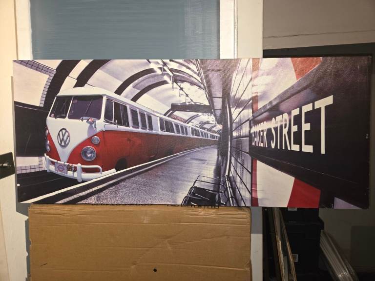 Cool VW Camper Van Tube Station Canvas Print – Good Condition