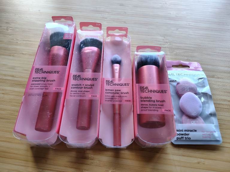 NEW in box Real Techniques make up brushes bundle