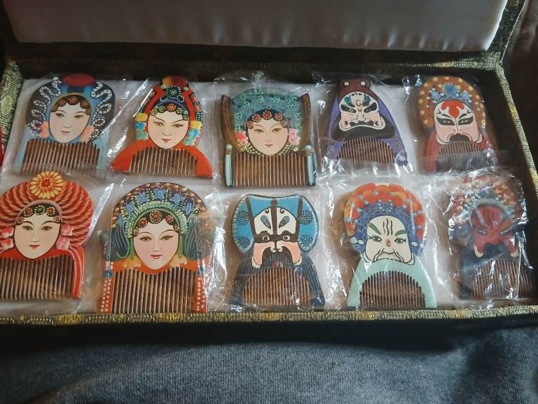 Set of 10 Gong Shu Ming Bi Chinese Peking Opera Decorative Combs in Box – Unused