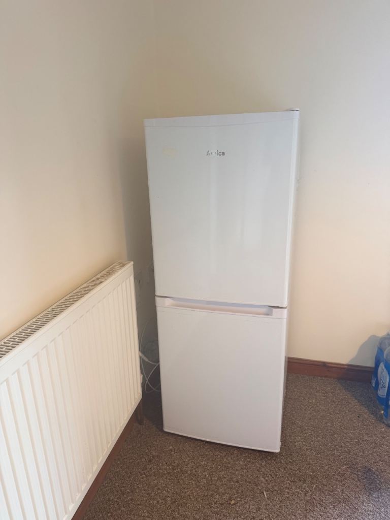 Amica Fridge Freezer – White, Good Condition