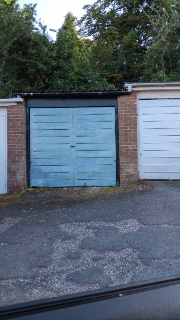 Excellent Garage to let