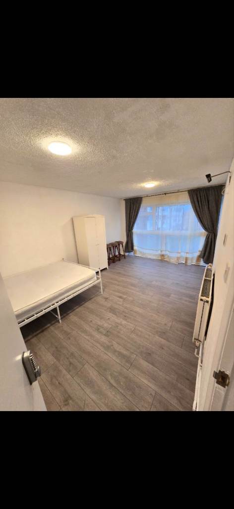 Large 2 Bed Flat for Rent Newbury Park