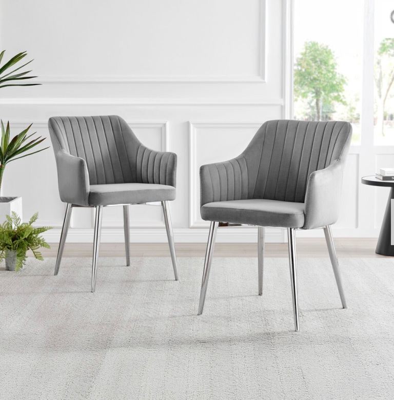 Set of 4 dining chairs 