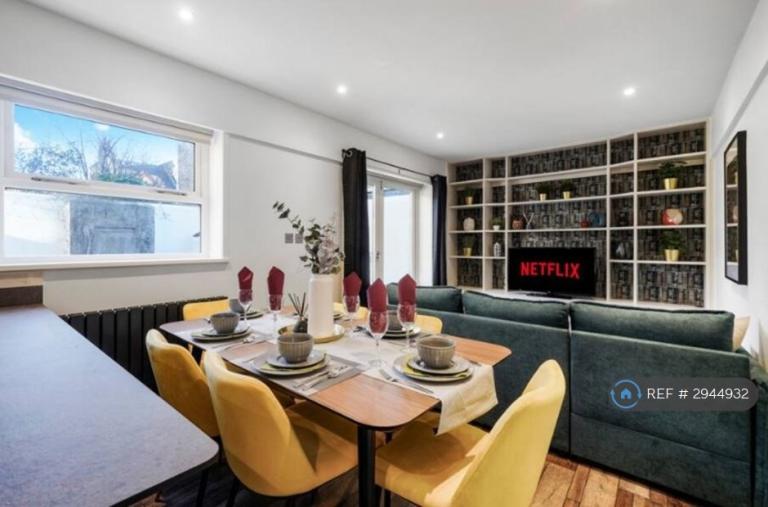 2 bedroom house in Roskell Road, London, SW15 (2 bed) (#2944932)