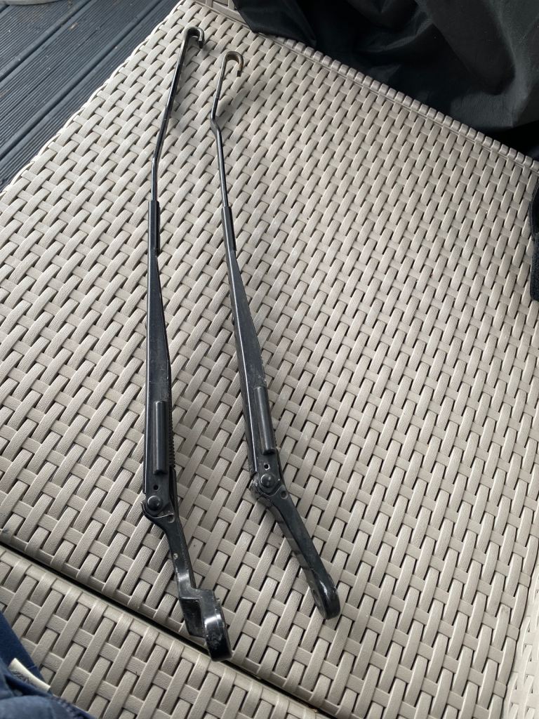 Alfa Romeo Mk 2 Spider wiper arms