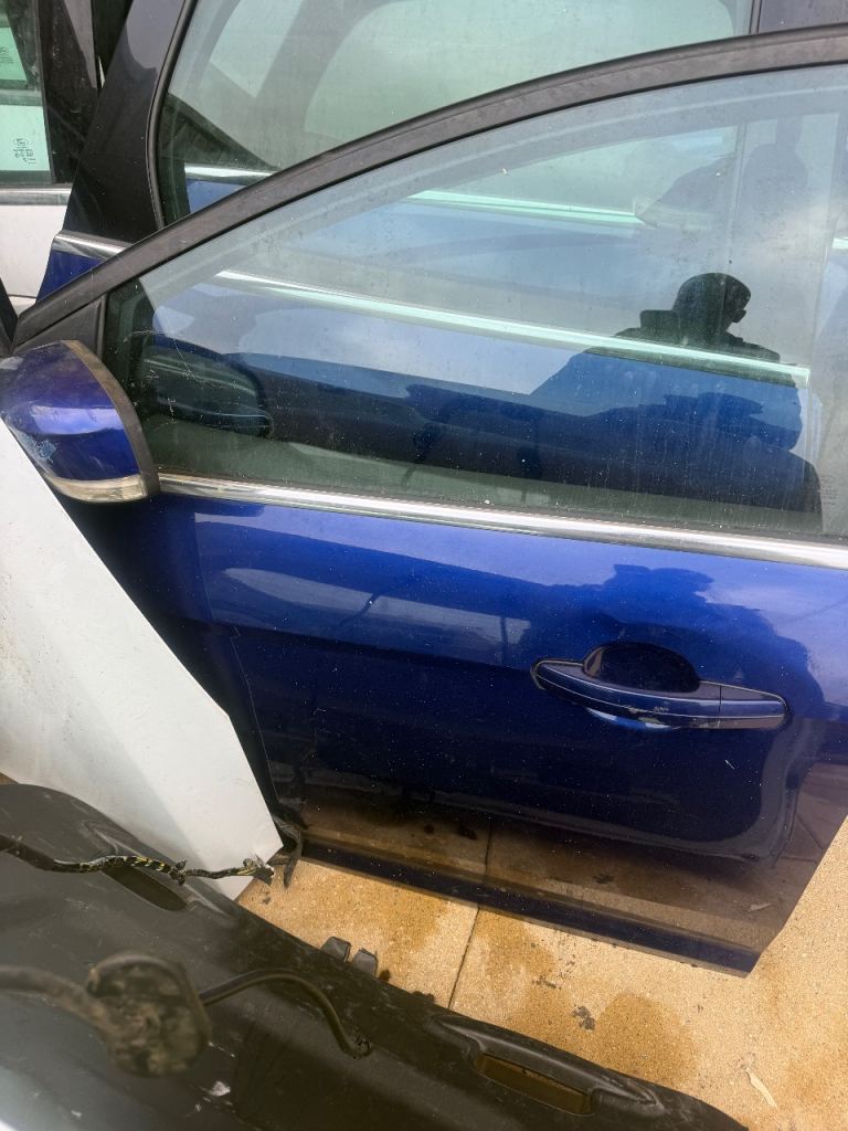 Ford focus passenger door complete 
