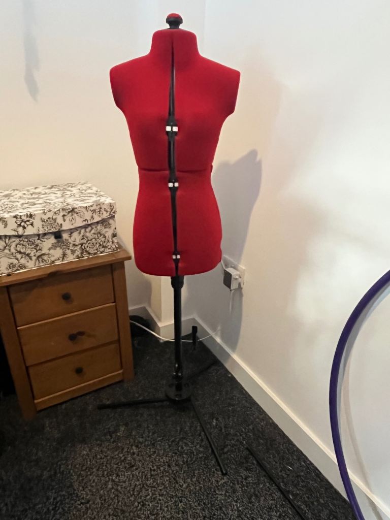 image for Singer adjustable red dress form Size 4-8
