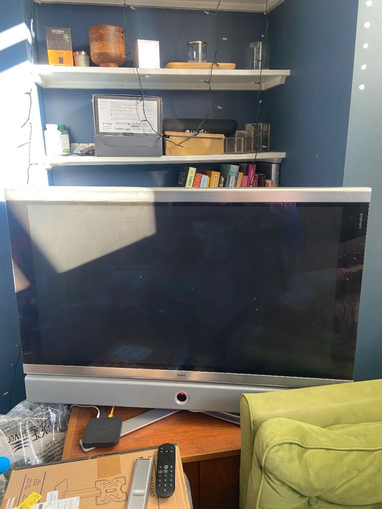 Loewe 40 inch HD TV & soundbar