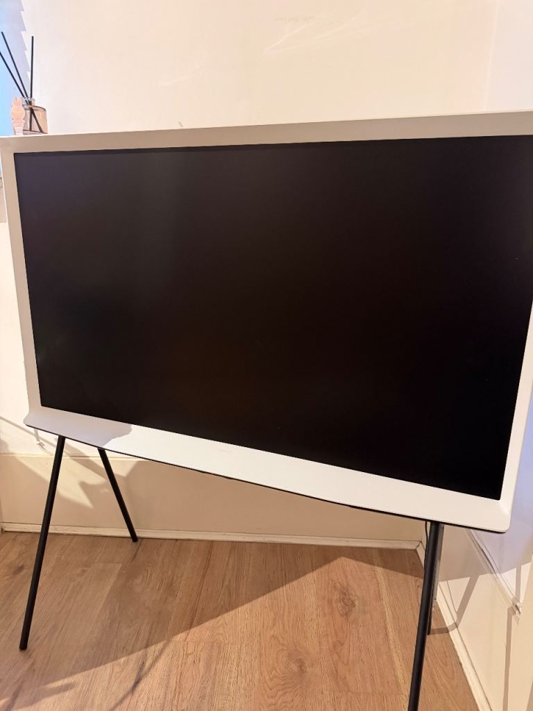 Samsung Serif TV 50” (2023)