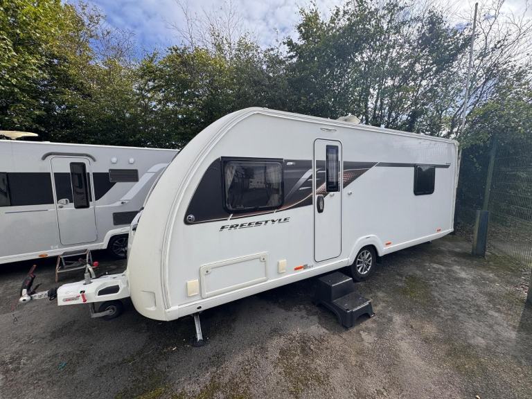 SWIFT SPRITE MAJOR 4 EB - FREESTYLE 4 EB - 2022 MODEL 4 BERTH REAR ISLAND BED 