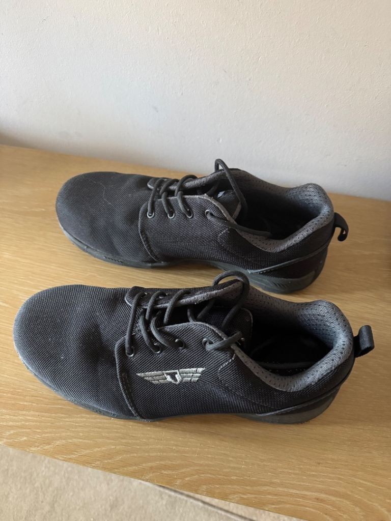Safety shoes