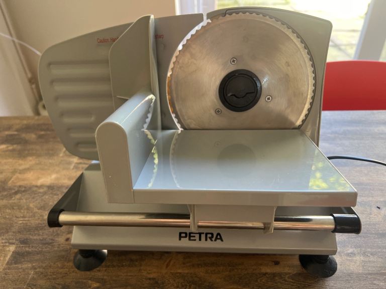 Slicer electric petra