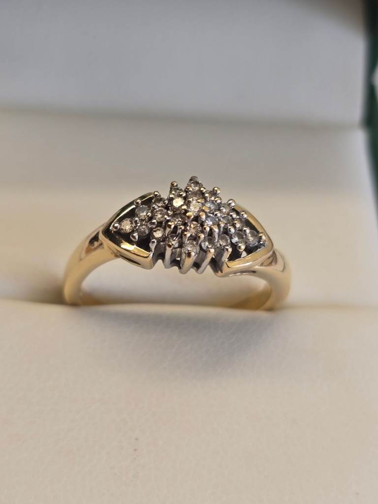 18CT GOLD 0.25PTS DIAMOND CLUSTER