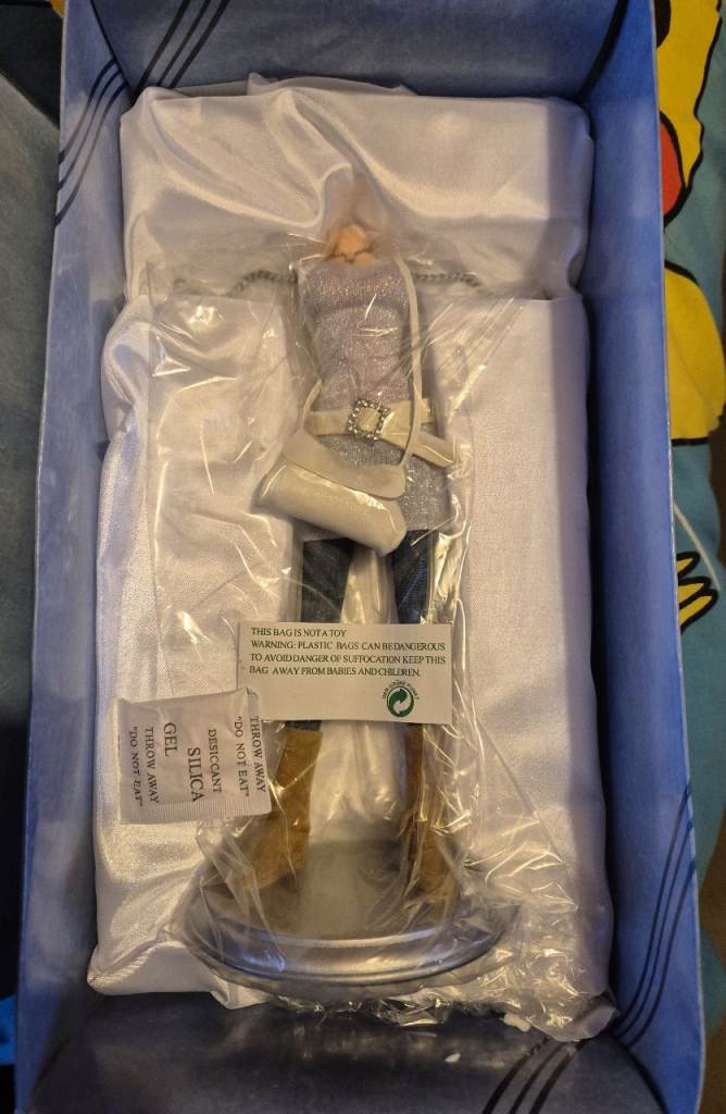 The Leonardo Collection - Girl Power - Vintage Jewelry Holder Figurine