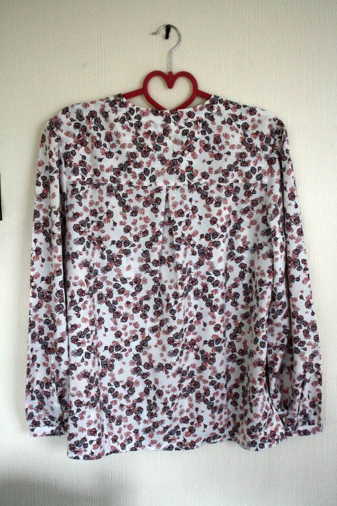 Women's Damart Long Sleeve Leaf Pattern Blouse size 16,can be posted