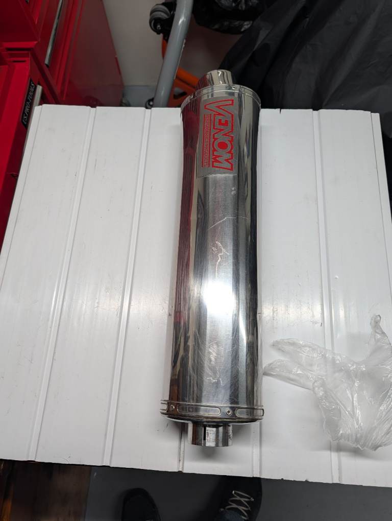Venom motad exhaust can