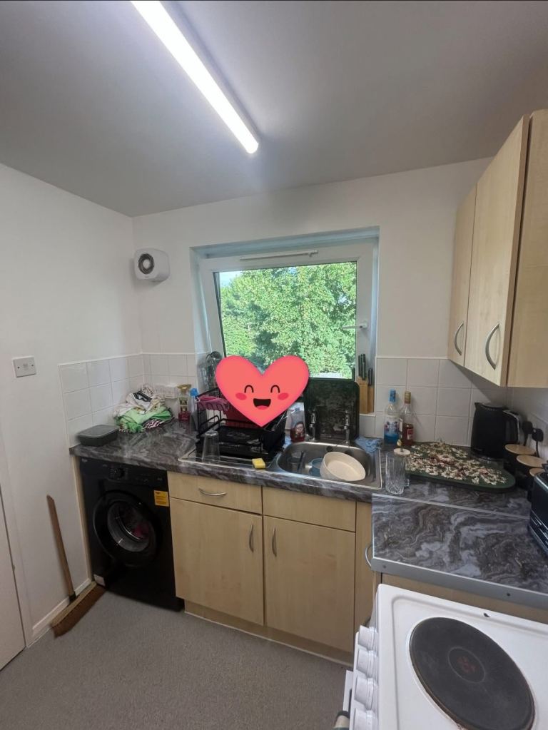 Spacious 2-bedroom flat in High Barnet.