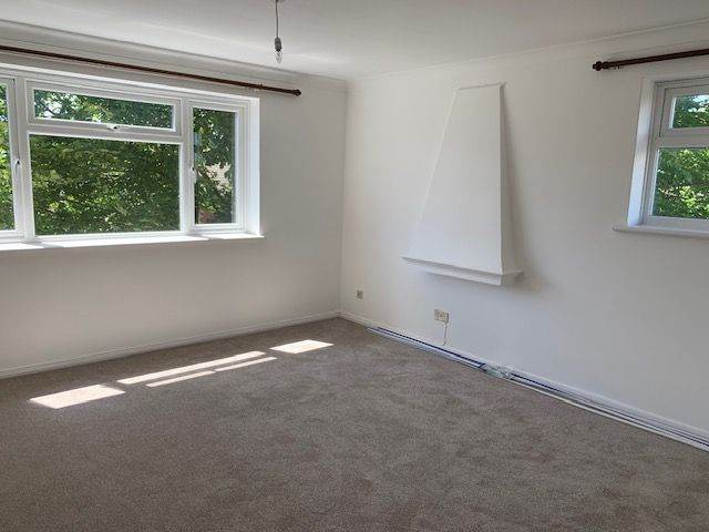 2 bed flat to rent in Eastbourne