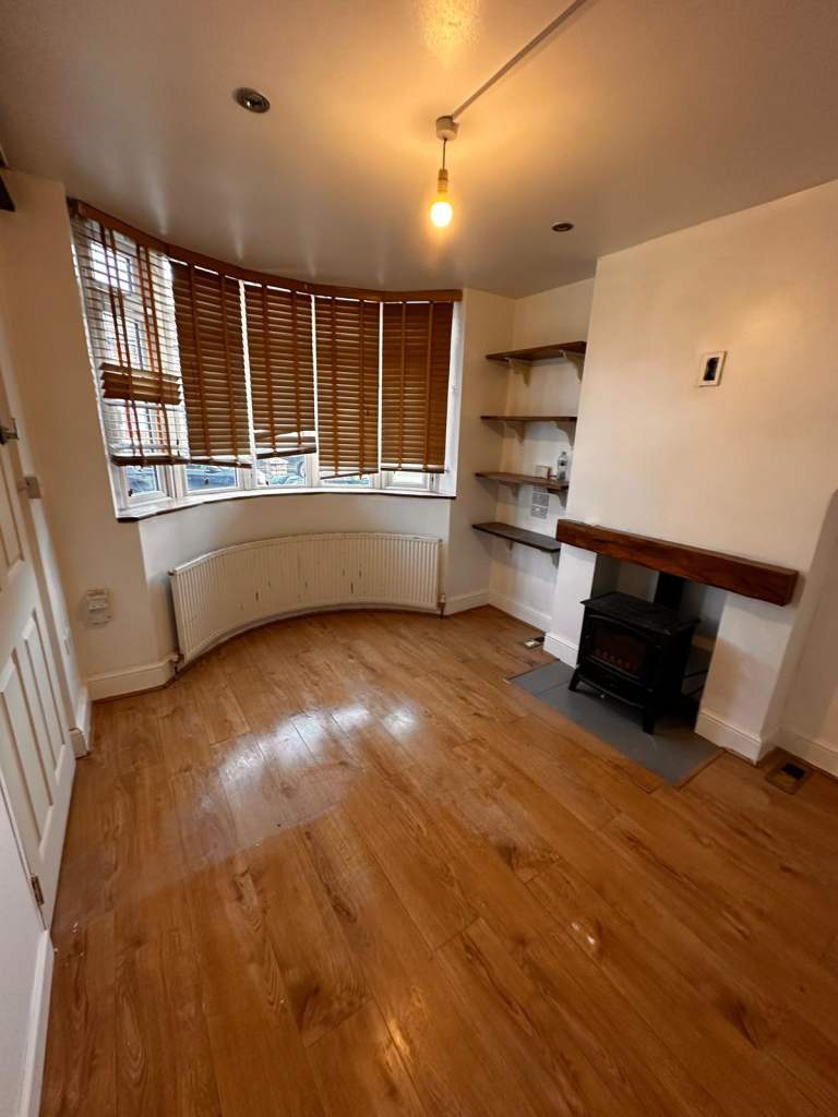 Furnished room to rent in shared house  Wembley HA0  £850 pcm (Bills Included)