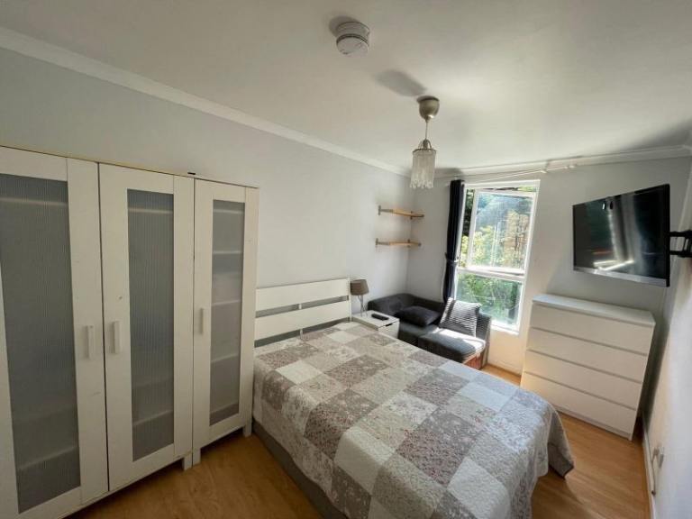 Rent *** Located in the heart of East Finchley, N2.