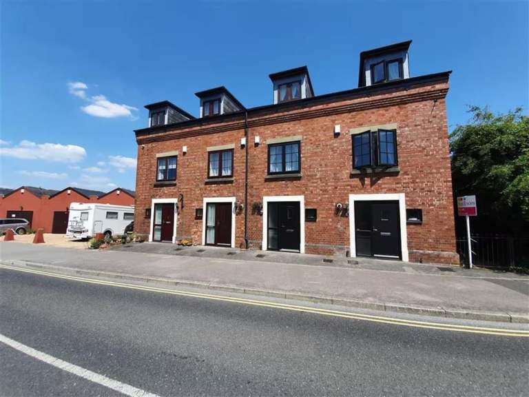 3 bedroom house in Powderkeg Cottage, Heritage Way, Gosport
